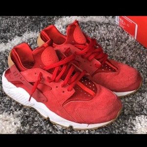 Women’s 10.5 Nike air huarache red suede